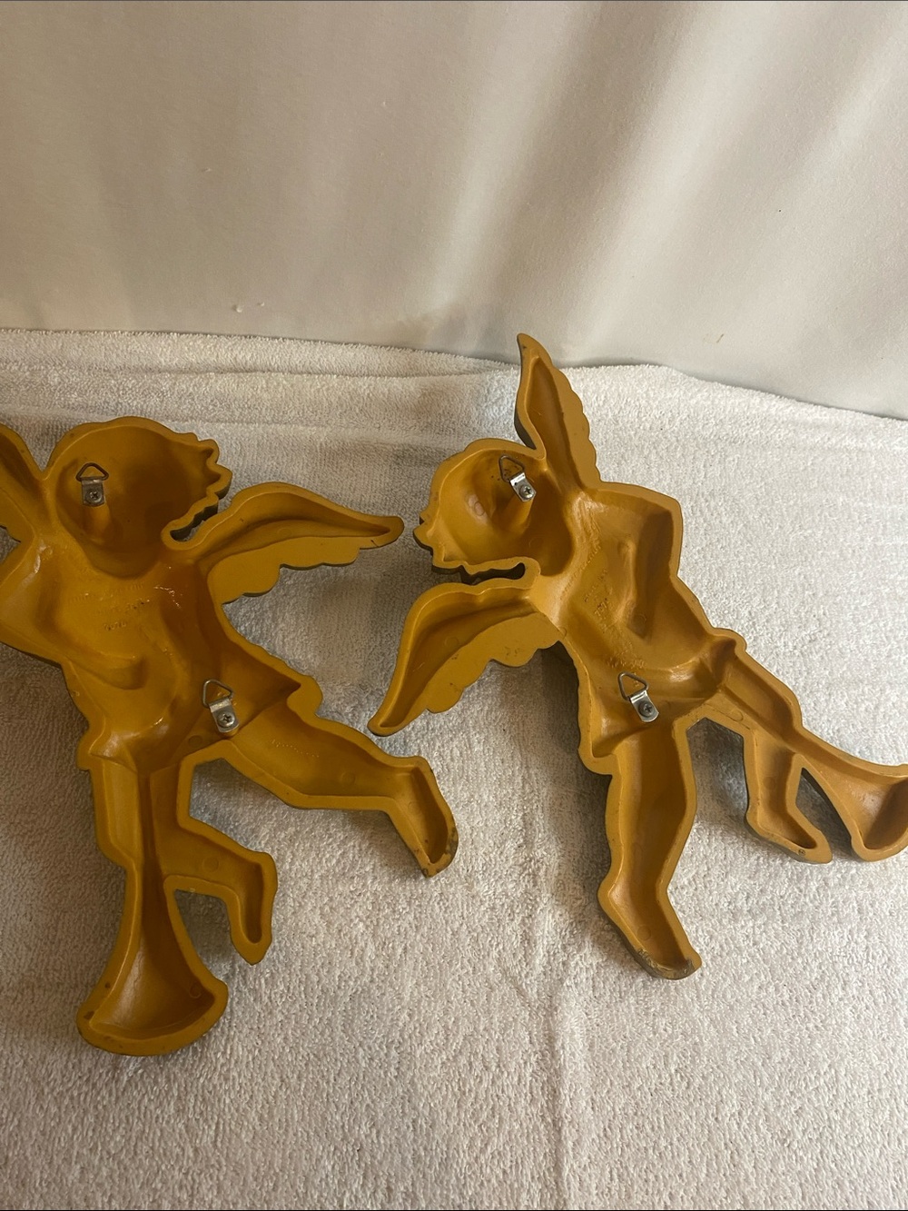 2 VINTAGE matte Gold Angel Cherubs Wall Plaque Hanging syroco - Picture 4 of 6